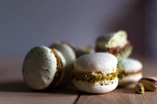 Homemade Pistachio Chocolate Macaroons Stacked Wooden Table Pistachio Nuts — Stock Photo, Image