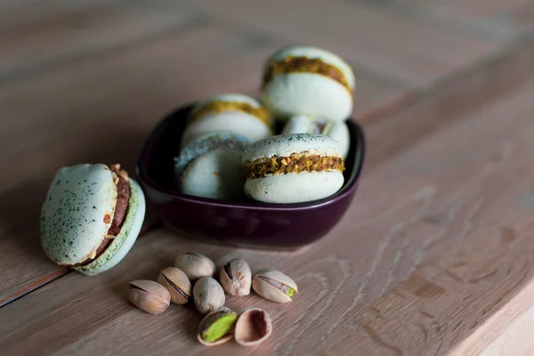 Homemade Pistachio Chocolate Macaroons Stacked Wooden Table Pistachio Nuts — Stock Photo, Image