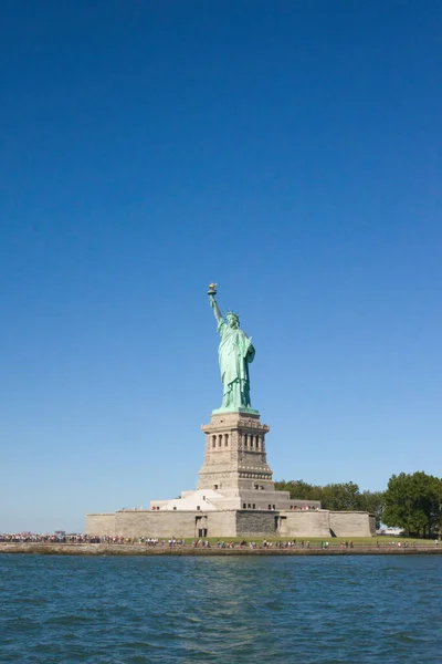 New York Circa September 2017 Miss Liberty Enjoys Some Sunbathing — ストック写真