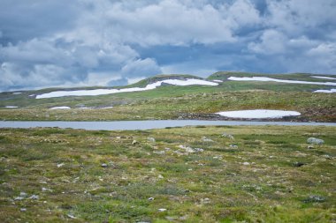 Norveç dağları karla kaplı.