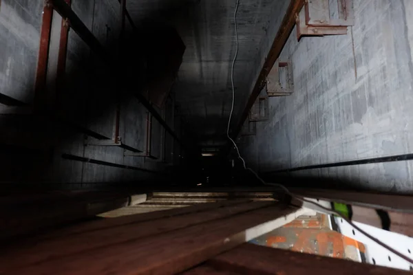 View Dark Deep Elevator Shaft — Stock Photo, Image