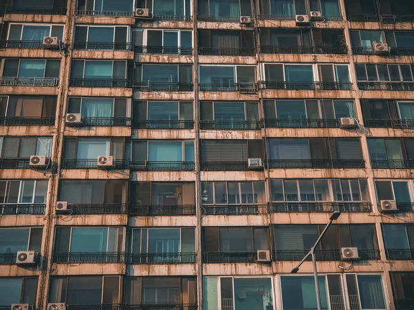 Seul 'de Terk Edilmiş Kirli Apartman