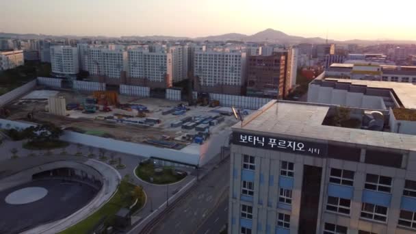 Luftaufnahmen Des Botanischen Prugio Offistel Magok Dong Bei Sonnenuntergang — Stockvideo
