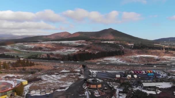 Tiro Aéreo Algumas Colinas Cobertas Neve Ilha Jeju Coreia Sul — Vídeo de Stock