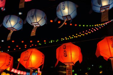 Güney Kore, Seul 'de Renkli Geleneksel Fenerlerle Buda' nın Doğum Günü Festivali