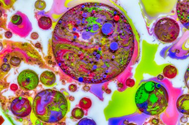 Suda yağ damlacıkları soyut resim