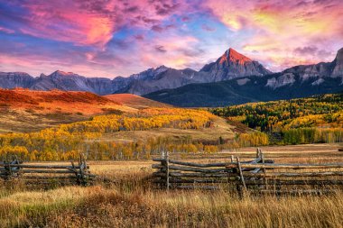 Telluride, Colorado yakınlarındaki San Juan Dağlarında sonbahar        