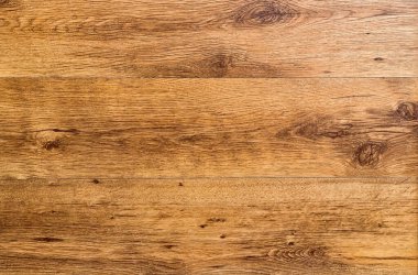 Tahtaların doğal kahverengi yüzeyi. Yatay görünüm