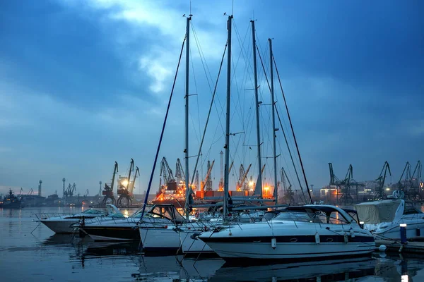 Yates Barcos Después Del Atardecer Puerto Mar Negro Varna Bulgaria — Foto de Stock