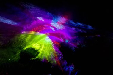 Renkli lazer patlaması hareketi. Soyut arkaplan 