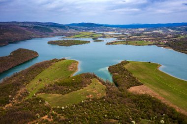 Bulgaristan 'ın Baraj Yovkovtsi kentindeki İHA' dan inanılmaz bir hava görüntüsü