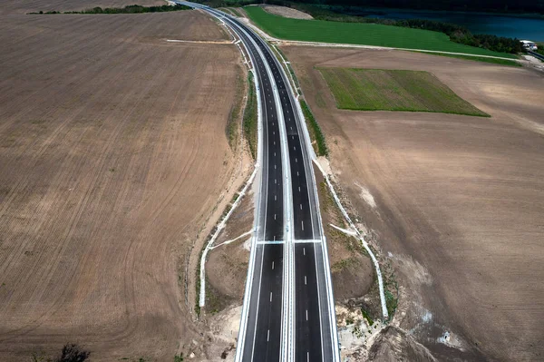 新しい高速道路の無人機からの空中ビュー インフラの概念 — ストック写真