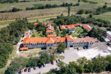 Bulgaristan 'ın Filibe Bölgesi, Saint Nedelya' ya adanmış Ortaçağ Arapovo Manastırı 'nın hava manzarası