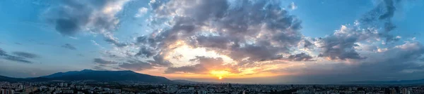 Nuages Dramatiques Soleil Dans Ciel Coucher Soleil — Photo