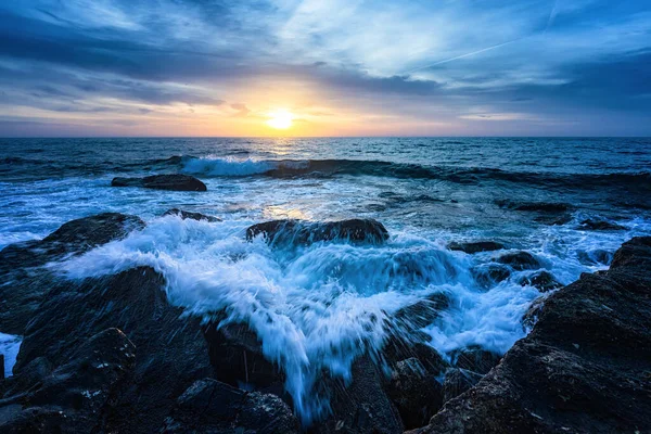 Hora Azul Amanecer Orilla Del Mar Vista Horizontal — Foto de Stock