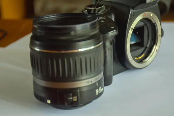Lens Dslr Digitale Camera Witte Achtergrond Zachte Vervaging — Stockfoto