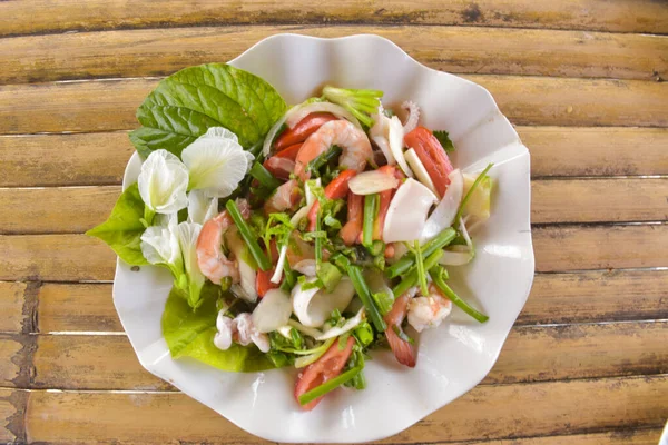 Thailand Seafood Piring Putih Siap Untuk Melayani Restoran Thailand — Stok Foto