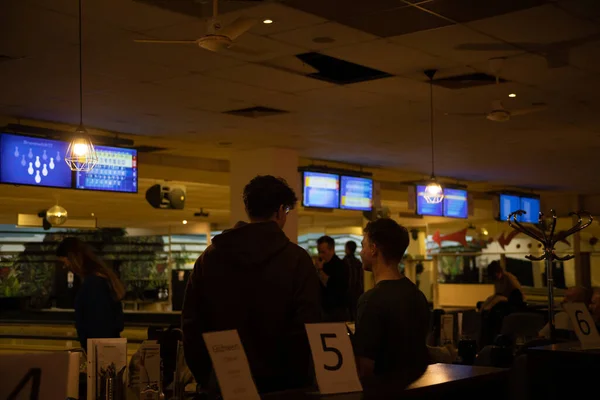 Bowling Bar Restoran Dengan Banyak Jalur Ada Juga Pertandingan Lain — Stok Foto