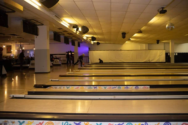 Bowling Bar Restoran Dengan Banyak Jalur Ada Juga Pertandingan Lain — Stok Foto