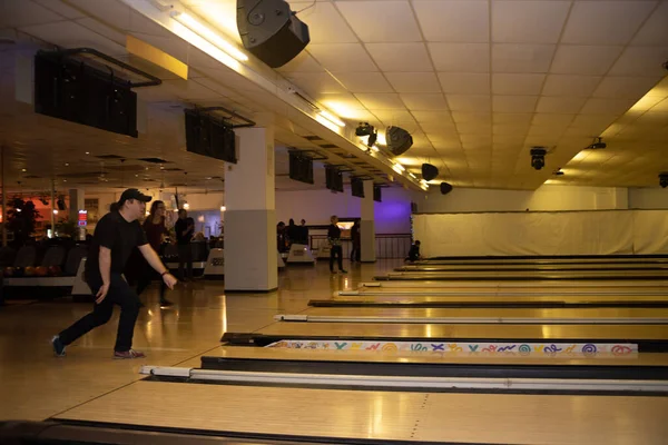 Bowling Bar Restoran Dengan Banyak Jalur Ada Juga Pertandingan Lain — Stok Foto