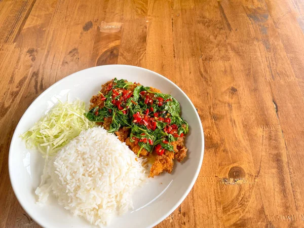 Comida Caseira Costeleta Porco Frita Molho Manjericão Frito Mexido Com — Fotografia de Stock