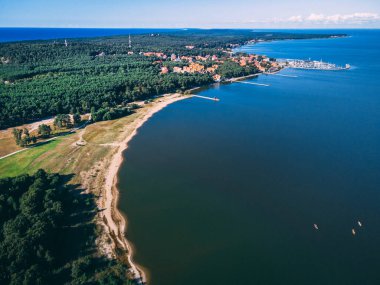 Nida ve liman. Curonian Lagünü