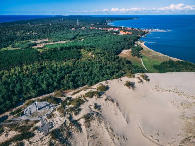 Nida 'nın eğri büğrü bölünmüş Litvanya' daki hava görüntüsü