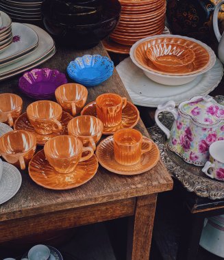 Şehrin tarihi bölgesinde çay takımı yadigarı.