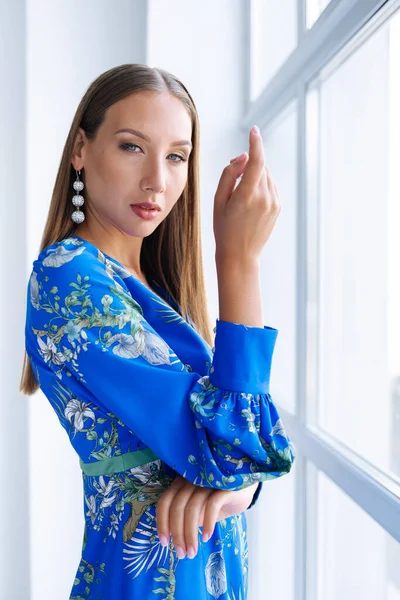 Stylish Woman Bright Blue Dress Photographed White Studio Office Interior — ストック写真