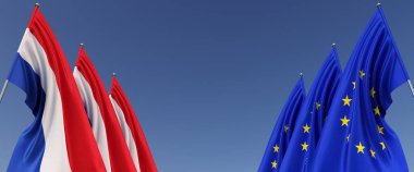 AB ve Hollanda bayrak direkleri üzerinde bayrak sallıyor. Mavi arka planda bayraklar. Mesaj için yer. Avrupa Birliği. Hollanda bayrağı. Hollanda. Bağımsız Devletler. 3B illüstrasyon.