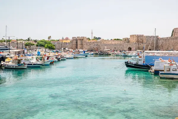 Rhodos Grekland Juni 2021 Båtar Hamnen Rhodos — Stockfoto