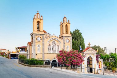 Siana, Yunanistan - Haziran 2021: Siana, Rodos adasındaki St. Panteleimon Kilisesi, Yunanistan.