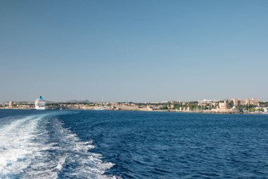 Denizden Rodos ve Yunanistan manzarası.