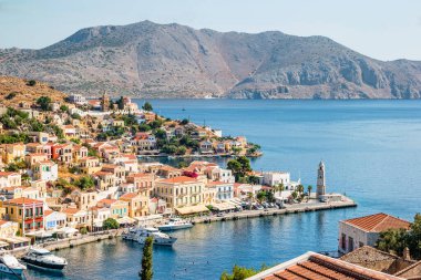 Yunanistan 'ın Dodecanese ada zincirinin bir parçası olan Rodos yakınlarındaki Simi Adası.