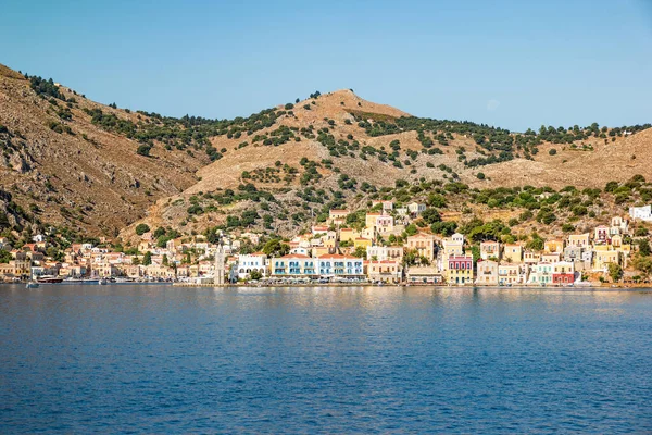 Yunanistan 'ın Dodecanese ada zincirinin bir parçası olan Rodos yakınlarındaki Simi Adası.