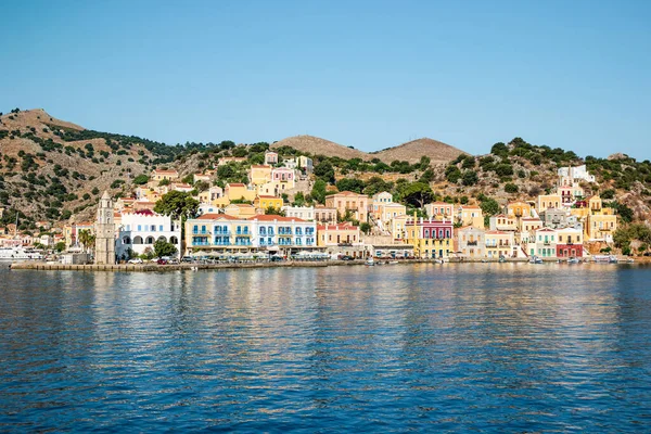 Yunanistan 'ın Dodecanese ada zincirinin bir parçası olan Rodos yakınlarındaki Simi Adası.