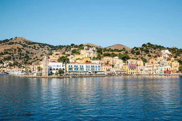 Yunanistan 'ın Dodecanese ada zincirinin bir parçası olan Rodos yakınlarındaki Simi Adası.