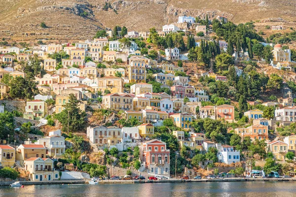 Yunanistan 'ın Dodecanese ada zincirinin bir parçası olan Rodos yakınlarındaki Simi Adası.