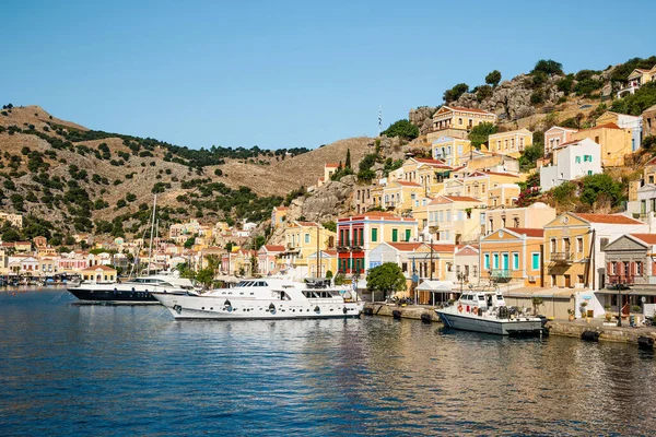 Yunanistan 'ın Dodecanese ada zincirinin bir parçası olan Rodos yakınlarındaki Simi Adası.