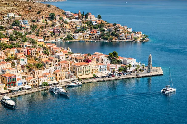 Yunanistan 'ın Dodecanese ada zincirinin bir parçası olan Rodos yakınlarındaki Simi Adası.