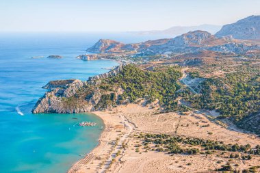 Yunanistan 'ın Rodos adasındaki Tsambika manastırından Tsambika plaj manzarası.