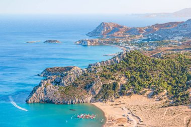 Yunanistan 'ın Rodos adasındaki Tsambika manastırından Tsambika plaj manzarası.