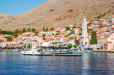 Halki, Yunanistan - Haziran 2021: Yunanistan 'ın Dodecanese ada zincirinin bir parçası olan Rodos yakınlarındaki Halki Adası.