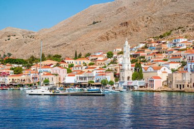 Halki, Yunanistan - Haziran 2021: Yunanistan 'ın Dodecanese ada zincirinin bir parçası olan Rodos yakınlarındaki Halki Adası.