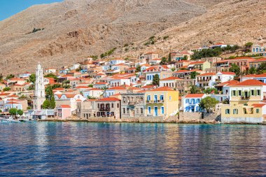 Halki, Yunanistan - Haziran 2021: Yunanistan 'ın Dodecanese ada zincirinin bir parçası olan Rodos yakınlarındaki Halki Adası.
