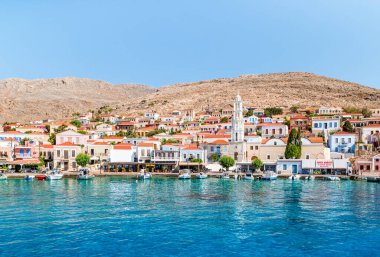 Halki, Yunanistan - Haziran 2021: Yunanistan 'ın Dodecanese ada zincirinin bir parçası olan Rodos yakınlarındaki Halki Adası.