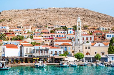Halki, Yunanistan - Haziran 2021: Yunanistan 'ın Dodecanese ada zincirinin bir parçası olan Rodos yakınlarındaki Halki Adası.