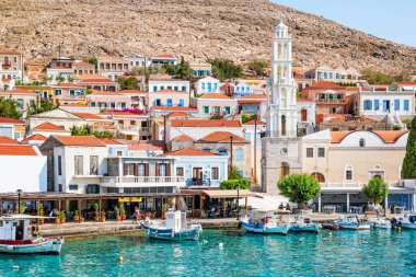Halki, Yunanistan - Haziran 2021: Yunanistan 'ın Dodecanese ada zincirinin bir parçası olan Rodos yakınlarındaki Halki Adası.