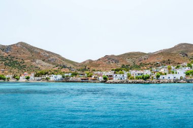 Yunanistan 'ın Dodecanese ada zincirinin bir parçası olan Rodos yakınlarındaki Tilos adası.