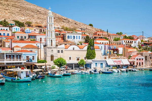 Halki, Yunanistan - Haziran 2021: Yunanistan 'ın Dodecanese ada zincirinin bir parçası olan Rodos yakınlarındaki Halki Adası.